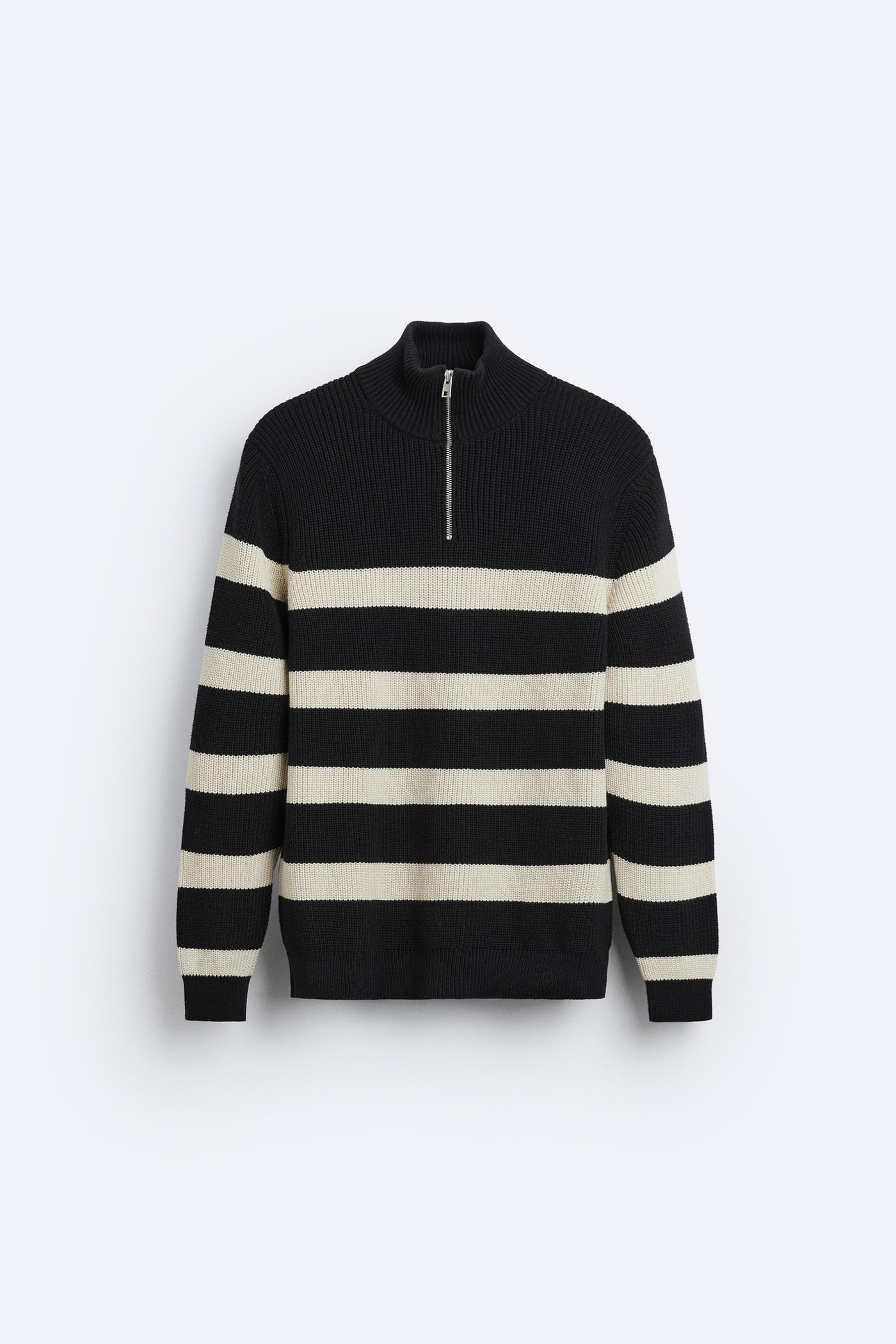 Gestreifter Strickpullover mit Reißverschlusskragen