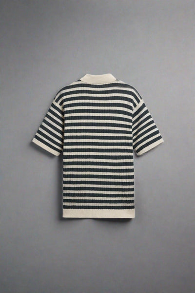 Klassisches gestreiftes Strickpolo