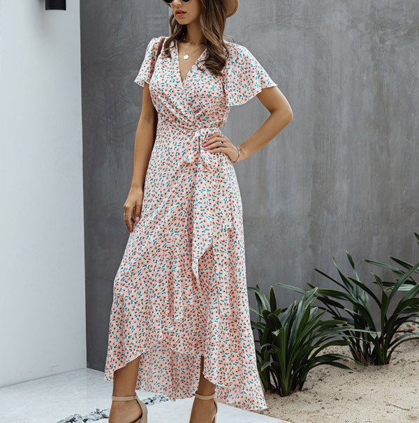 Geblümtes Wickelkleid mit V-Ausschnitt & Rüschen – Sommerlich & Elegant