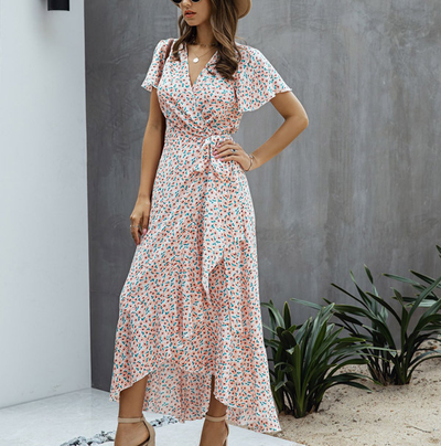 Geblümtes Wickelkleid mit V-Ausschnitt & Rüschen – Sommerlich & Elegant