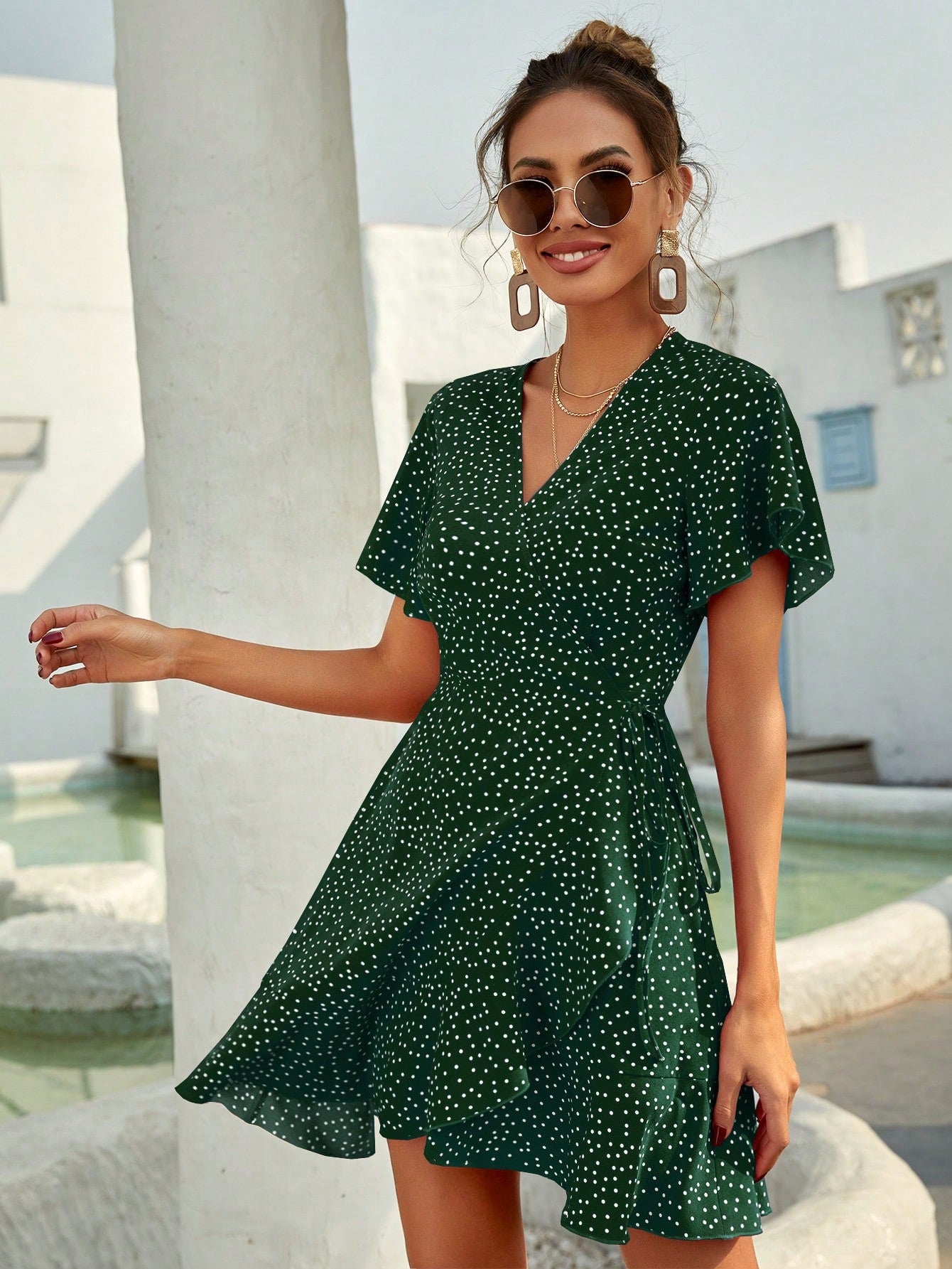 Rotes Wickelkleid mit Punkten – Sommerliches Kurzkleid mit Volants