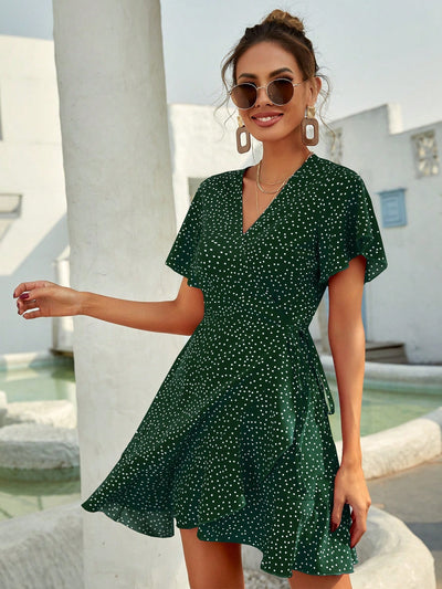 Rotes Wickelkleid mit Punkten – Sommerliches Kurzkleid mit Volants