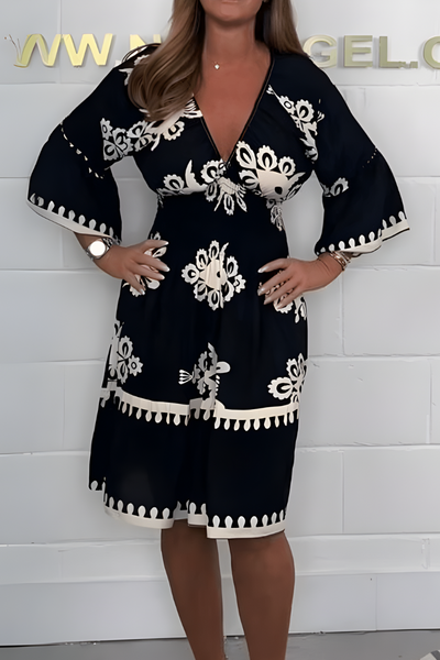 Elegantes Kleid mit Muster und V-Ausschnitt – perfekt für jeden Anlass