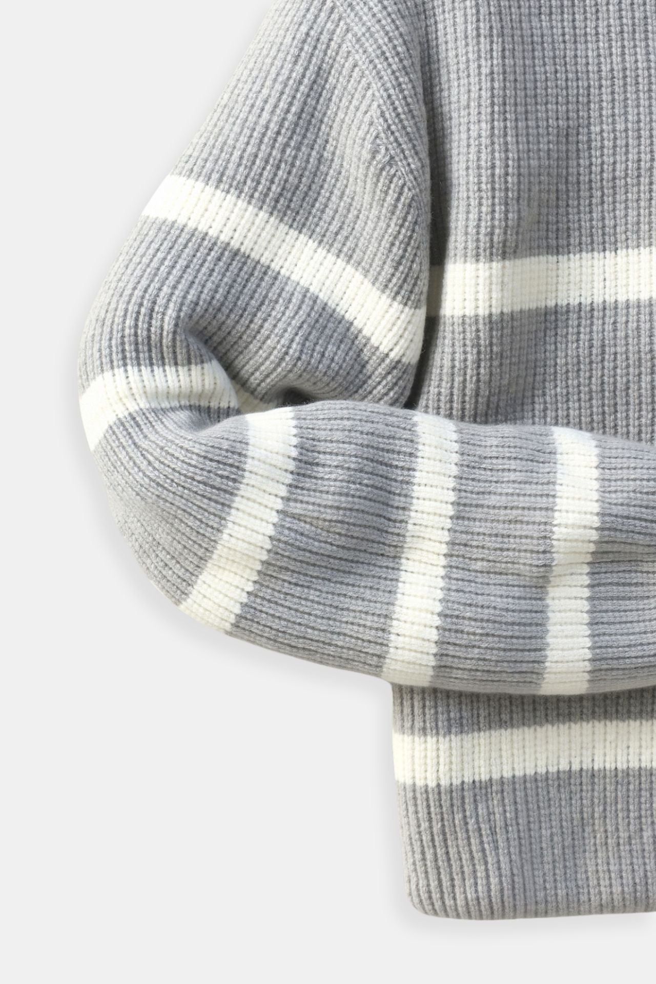 Gestreifter Strickpullover mit Reißverschlusskragen – Klassisch & Bequem
