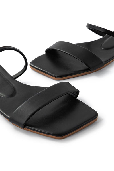 Stilvolle schwarze Sandalen mit minimalistischem Design