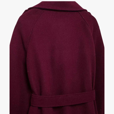 Quinty | Eleganter Trenchcoat in Bordeauxrot mit Gürtel