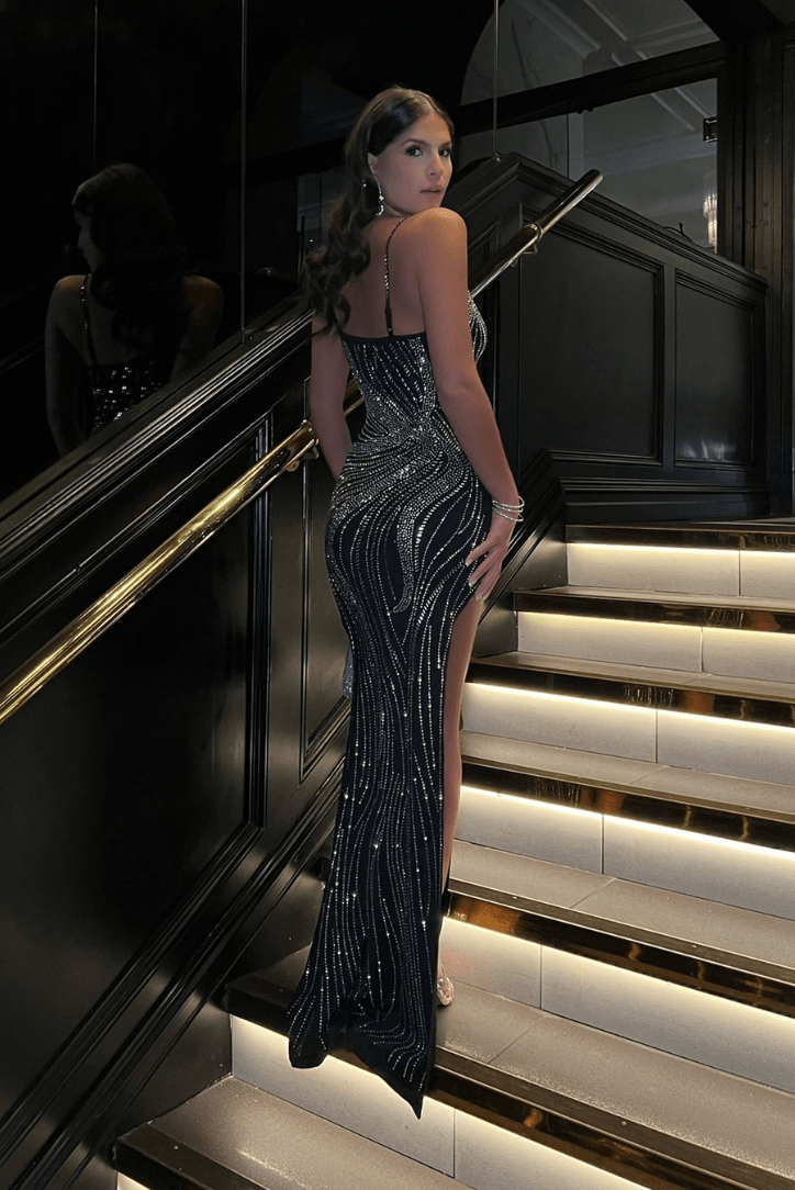 Sophie | Glamouröses Strass Abendkleid mit Beinschlitz – Eleganz & Luxus in Schwarz