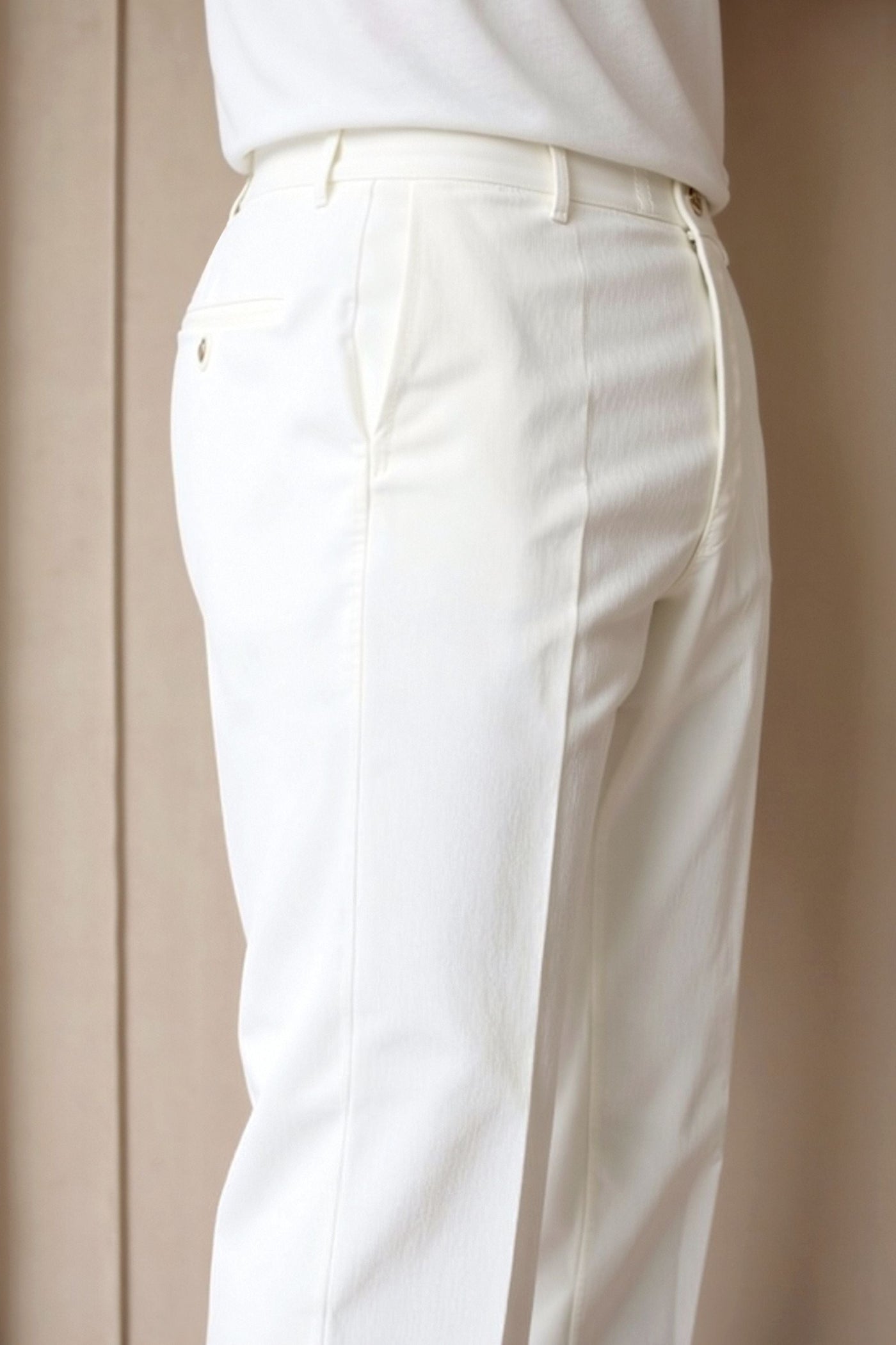 Herren-Chinohose in Weiß – Eleganz und moderner Stil