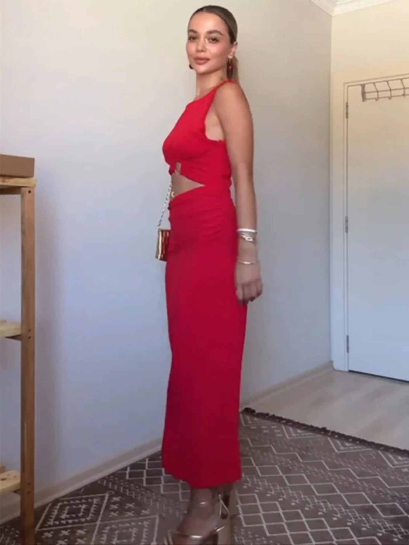 Lia | Rotes Maxi-Kleid mit Cut-Out