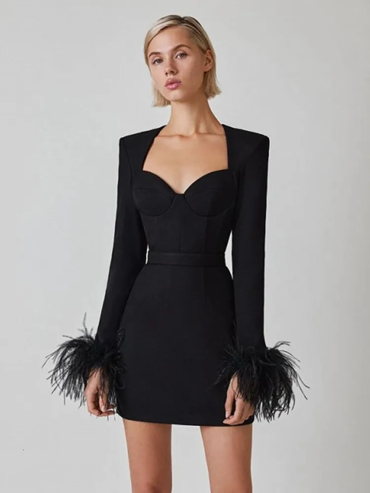 Sofia | Elegantes Minikleid mit Federdetails