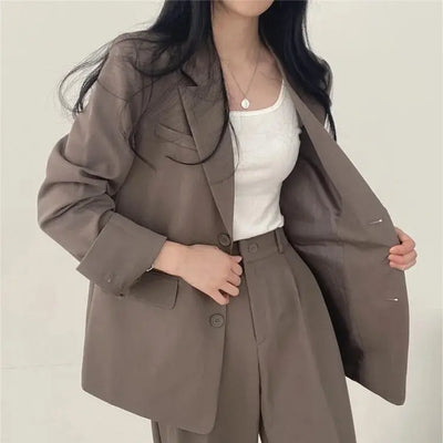 Athena | Einfarbiges Blazer- und gerade geschnittenes Hosen-Set für Damen Zendoo.de
