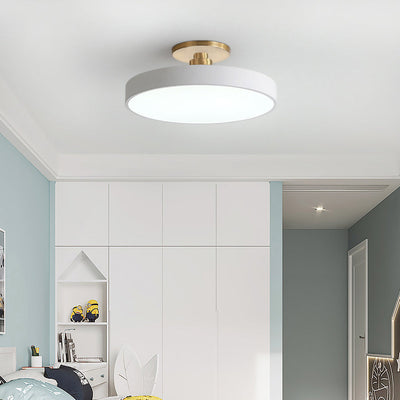 LuxLume | Moderne LED-Deckenleuchte mit edlen Goldakzenten