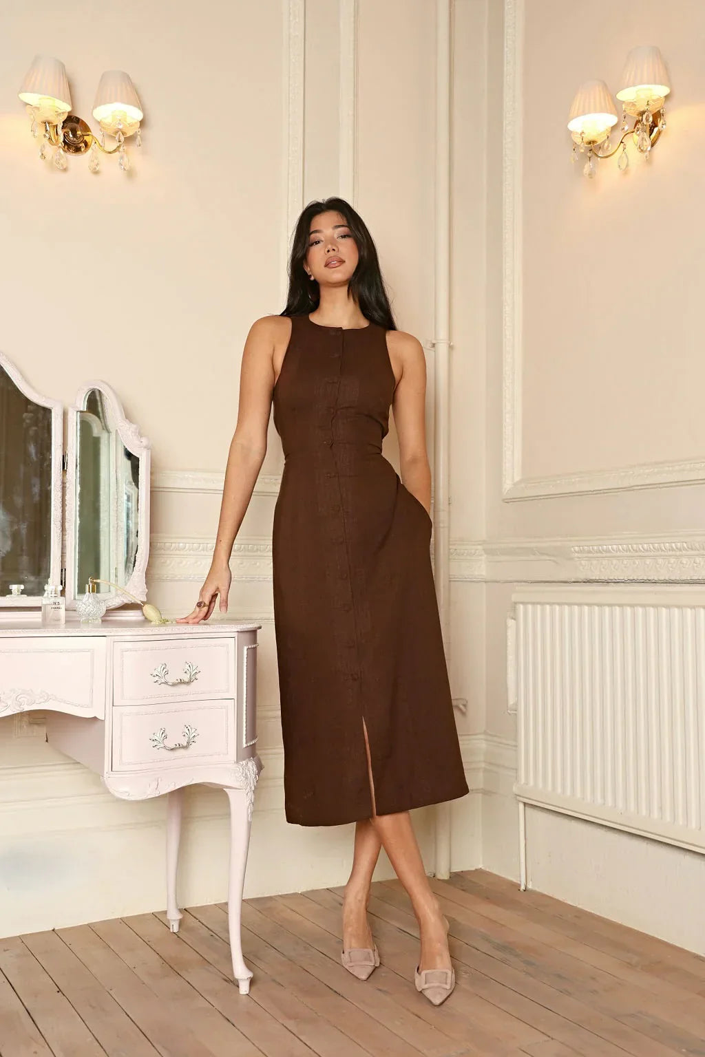 Crystal | Ärmelloses Zuknöpfen Braun Leinen Midikleid mit figurbetonter Passform