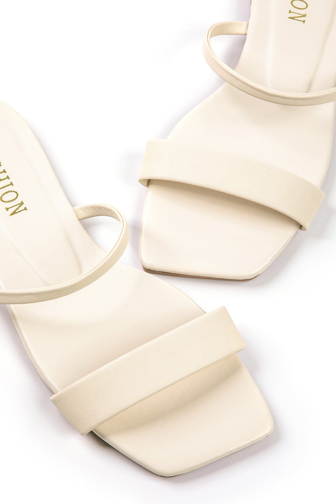Stilvolle schwarze Sandalen mit minimalistischem Design