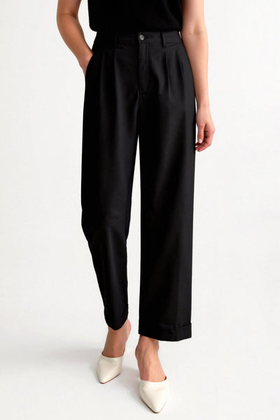 Zeitlose Damenhose mit Bundfalten und umgeschlagenem Saum