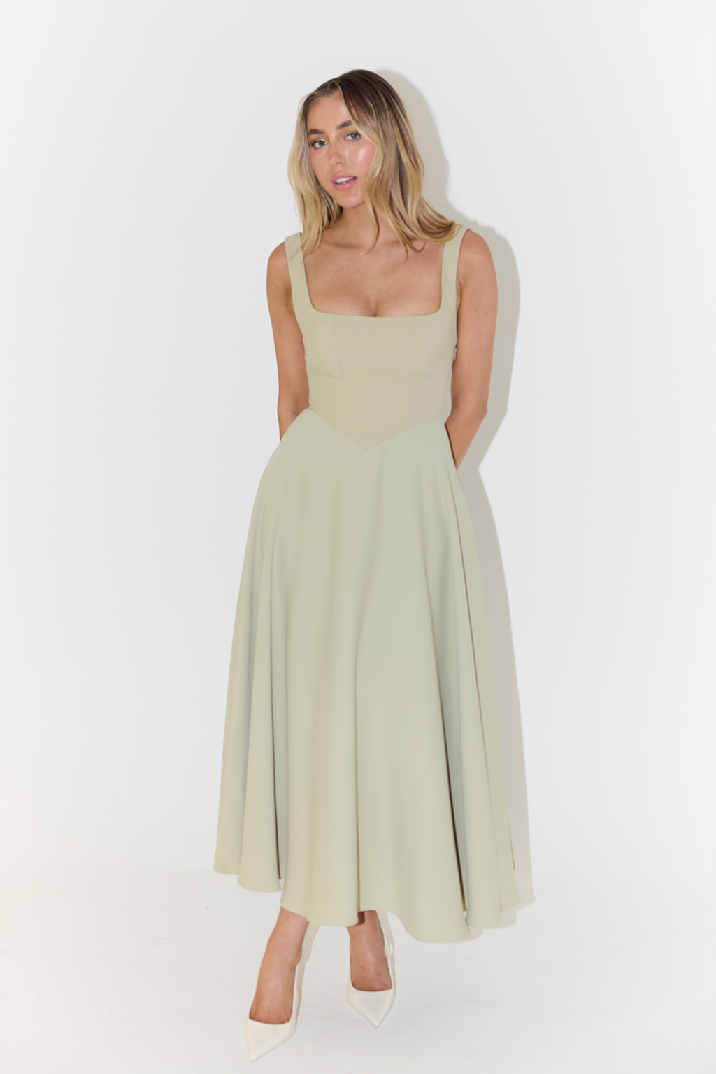 Bella | Elegantes Maxikleid A-Linie mit breiten Trägern – Schwarz, Weiß, Mintgrün