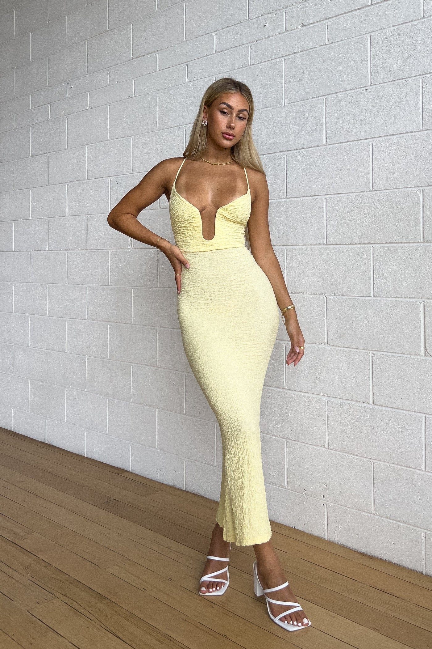 Fernanda | Figurbetontes Abendkleid mit Plunge-Ausschnitt