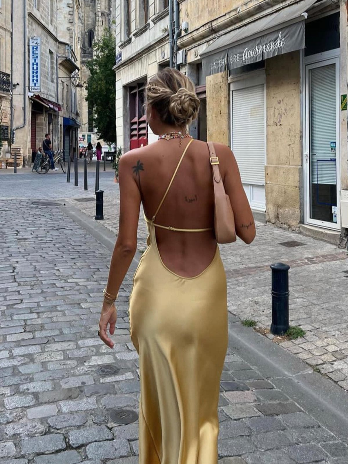Katharina | Elegantes Rückenfreies Satinkleid für Hochzeit und Party