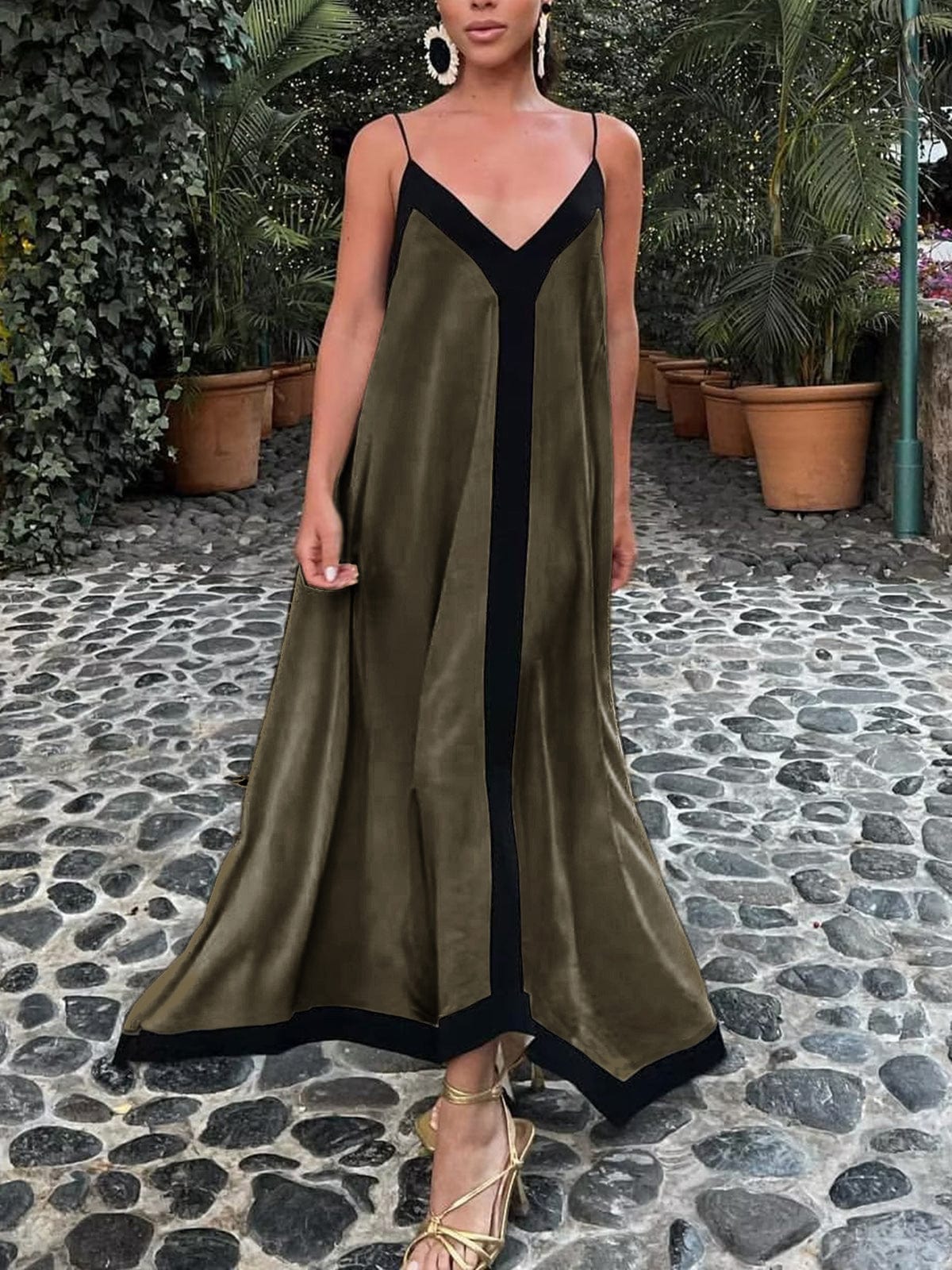 Adeltraud | Fließendes V-neck Maxi-Kleid mit kontrastreichen Details