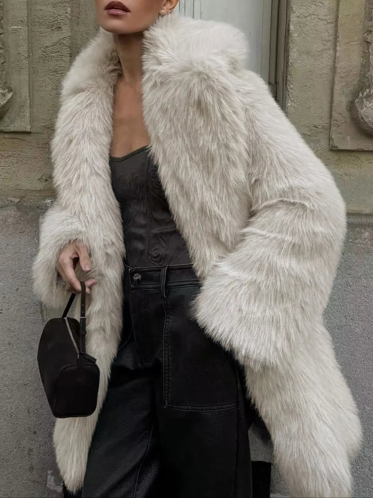 Macy | Weicher Kunstpelz-Mantel im Oversize-Look Zendoo.de
