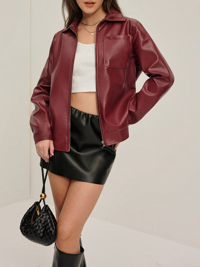 Bordeauxrote Kunstlederjacke