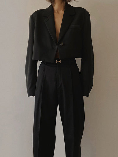 Selina | Trendiger schwarzer Cropped Blazer für Damen als Bürooutfit