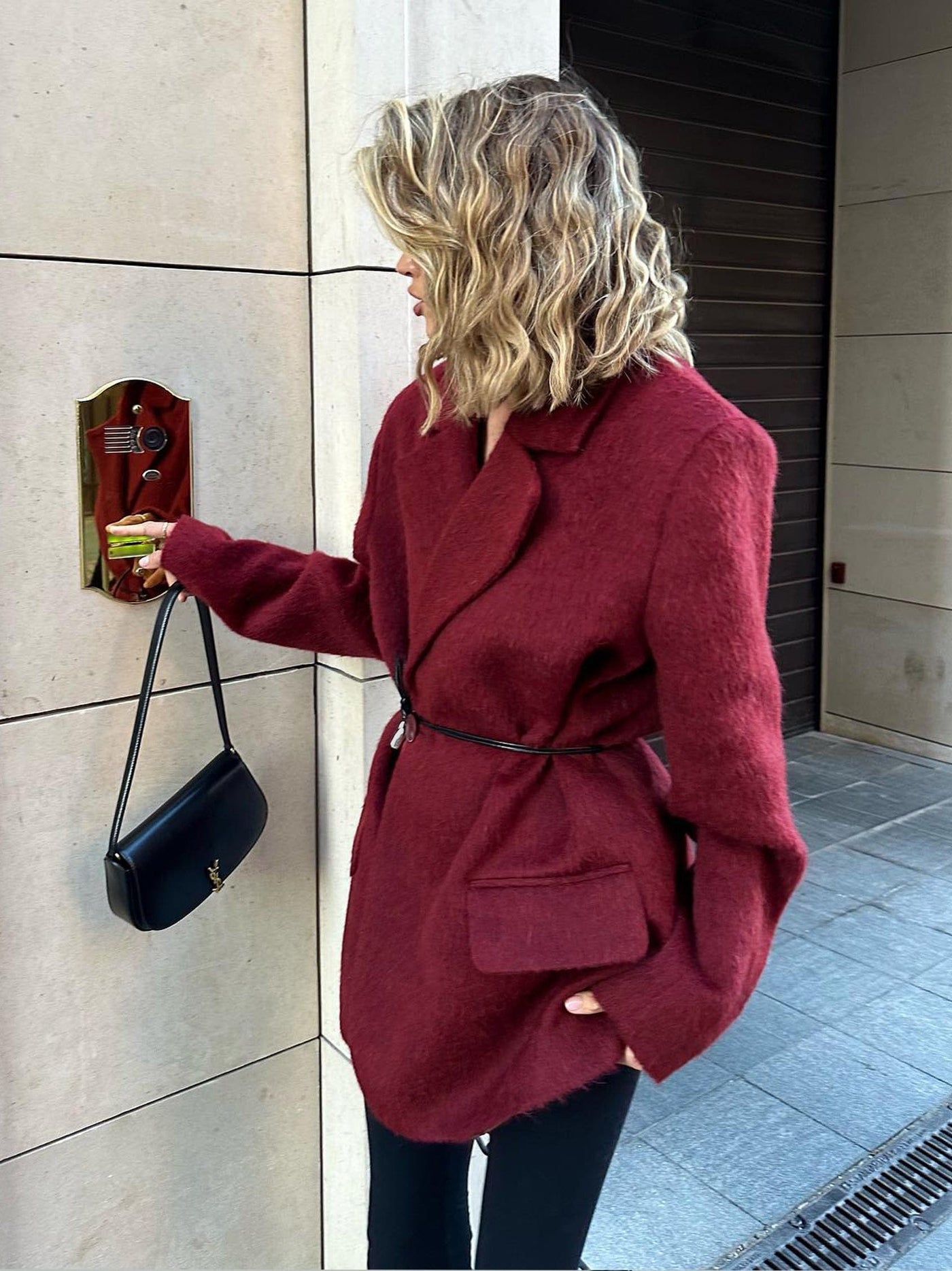 Ursula | Winter Übergrößen Mantel aus roter Wolle mit Gürtel in der Taille
