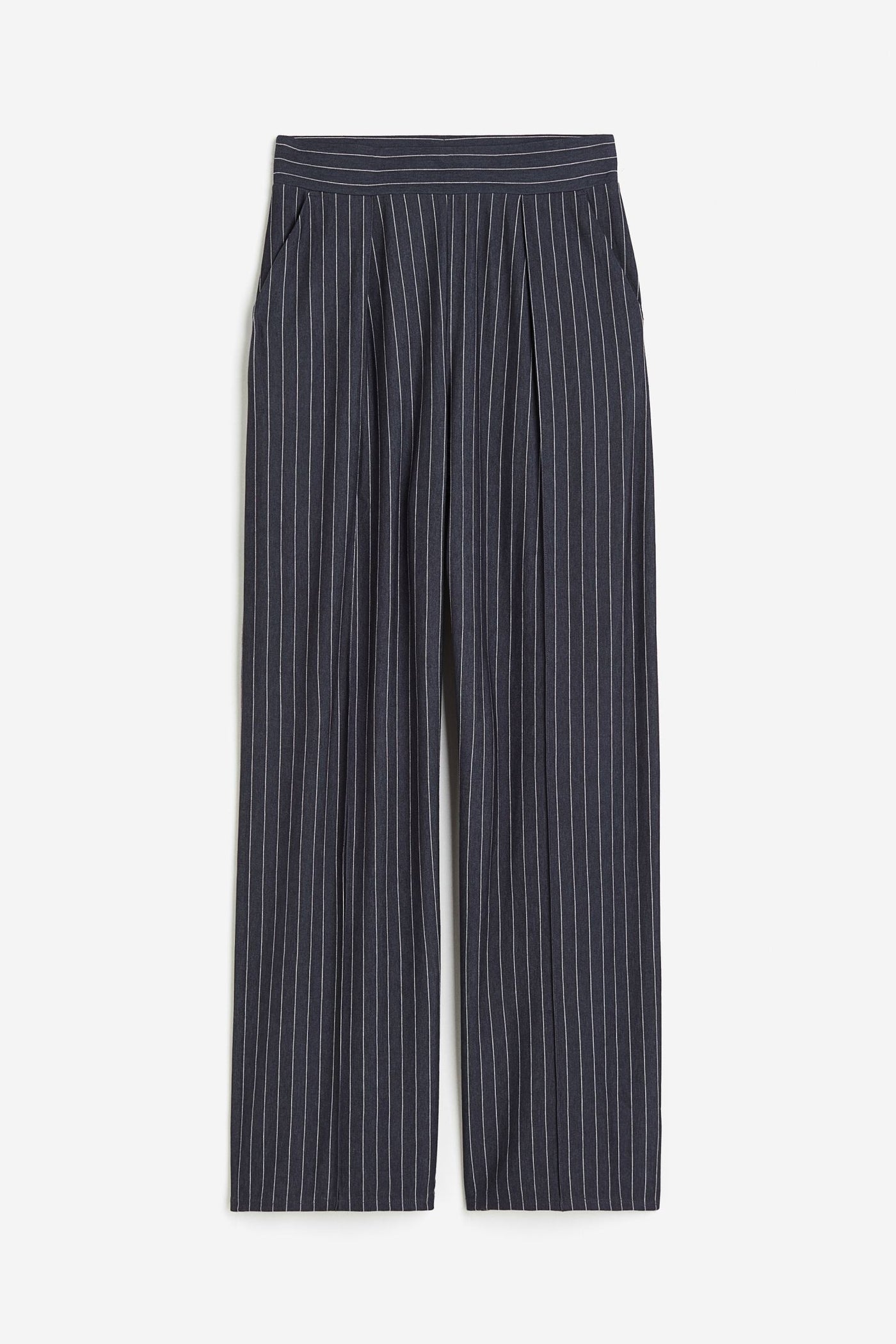 Luftige Damenhose mit weitem Schnitt und Bundfalten