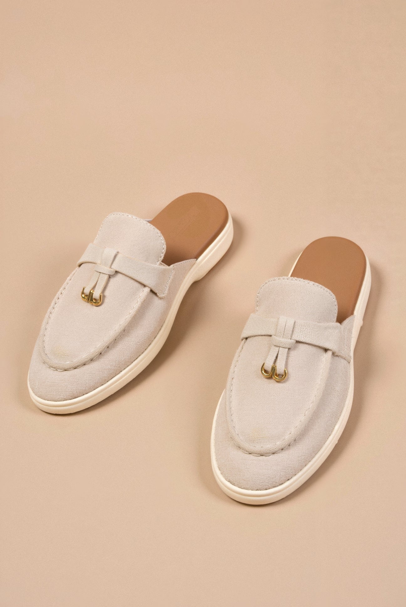 Elegante Beige Loafers mit Goldenen Akzenten – Stilvoll und Komfortabel