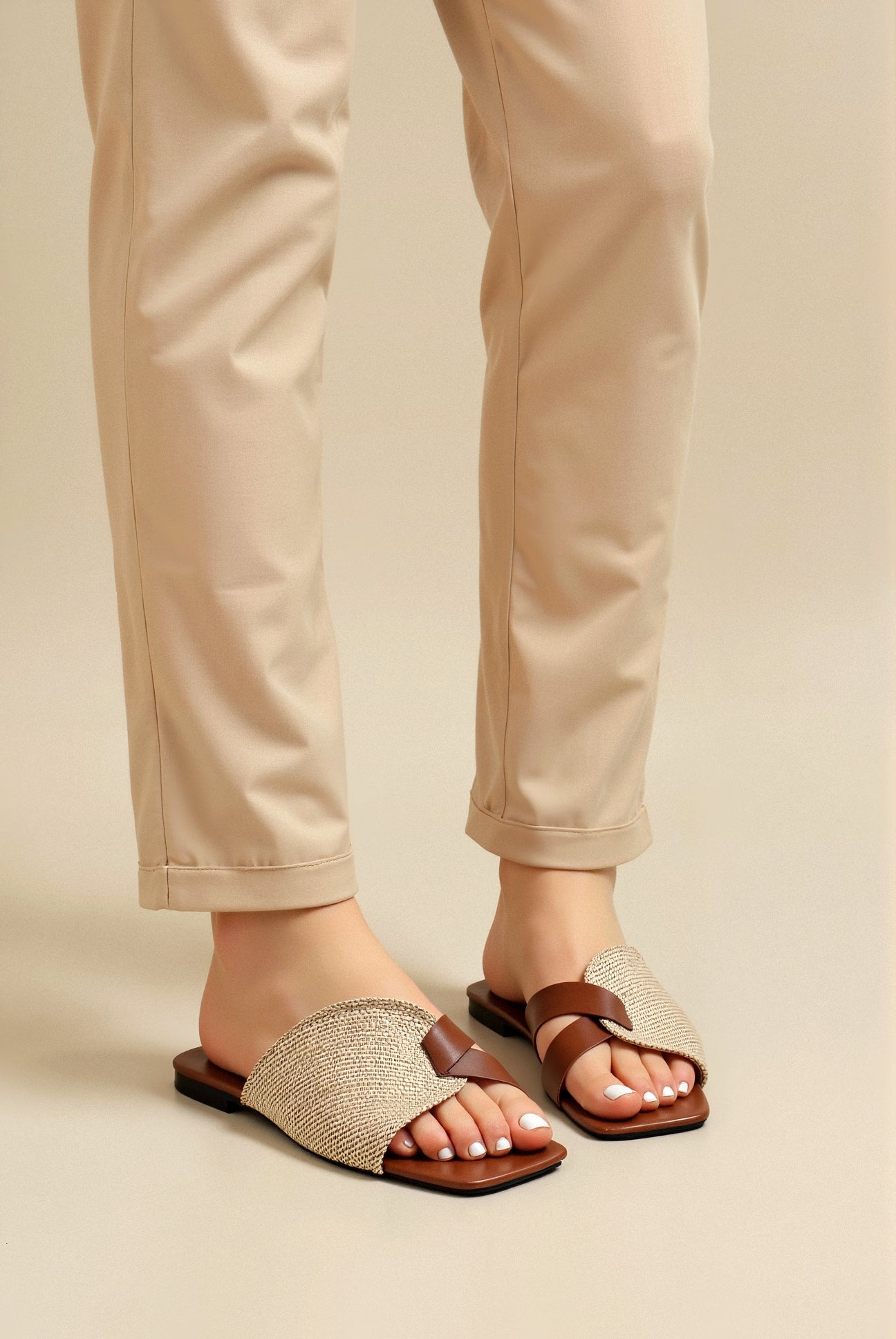 Yara | Beigefarbene Sandalen mit Lederakzenten
