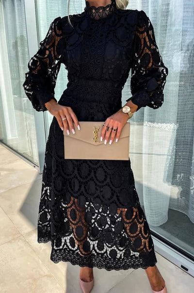 Elegantes Spitzenkleid mit Stehkragen & transparenten Details