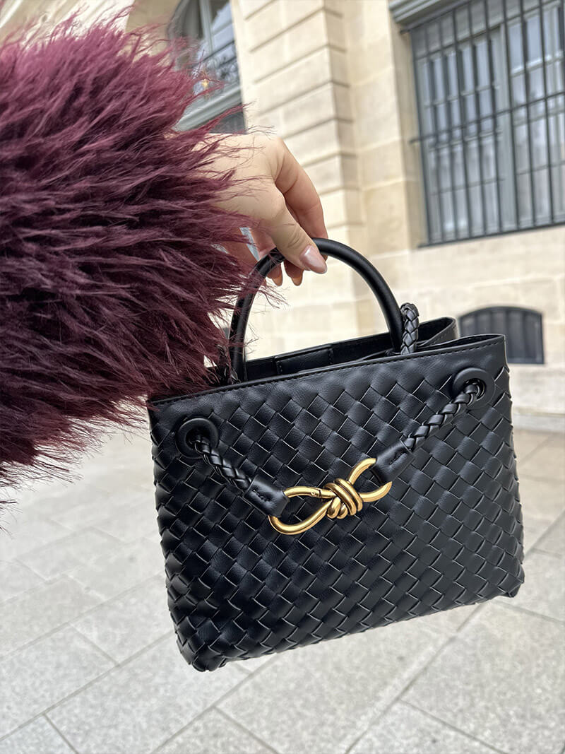 Carlee | Geflochtene Mini-Tasche mit edlem Akzent