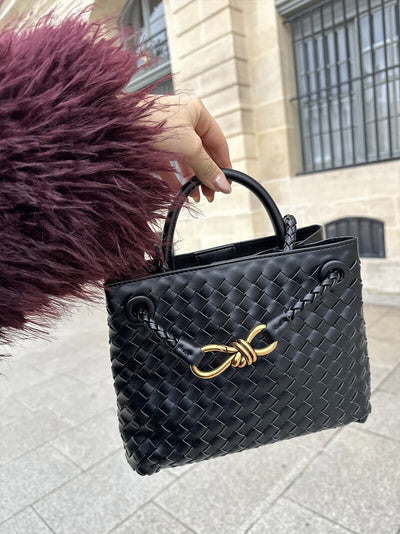 Carlee | Geflochtene Mini-Tasche mit edlem Akzent