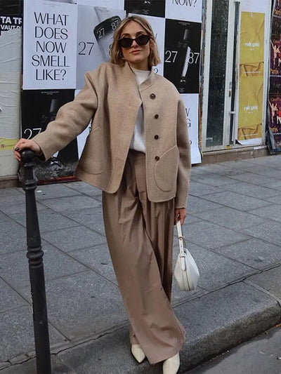 Courtney | Oversized Wolljacke mit asymmetrischer Knopfleiste und großen Taschen