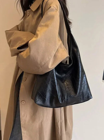 Caroly | Minimalistische Schultertasche aus Kunstleder