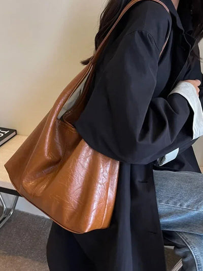 Caroly | Minimalistische Schultertasche aus Kunstleder
