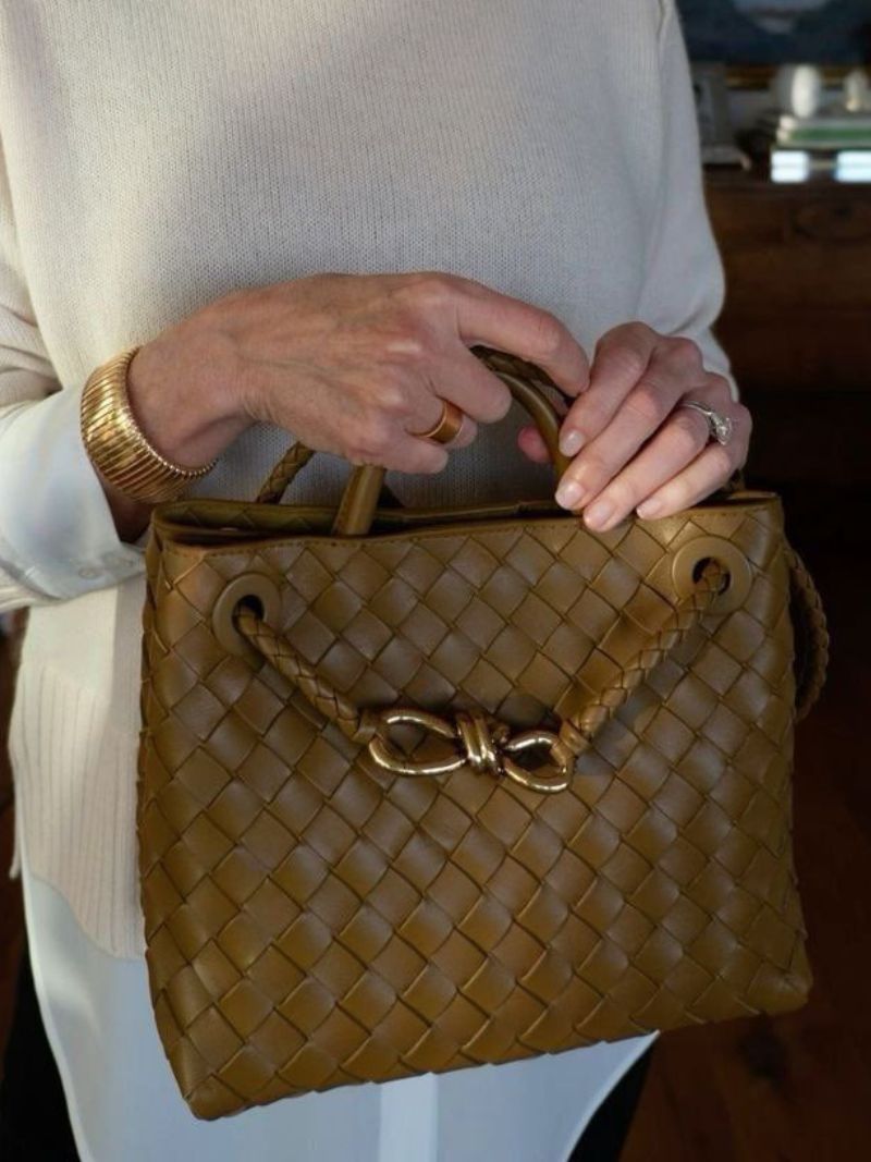 Carlee | Geflochtene Mini-Tasche mit edlem Akzent