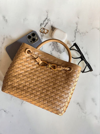 Carlee | Geflochtene Mini-Tasche mit edlem Akzent