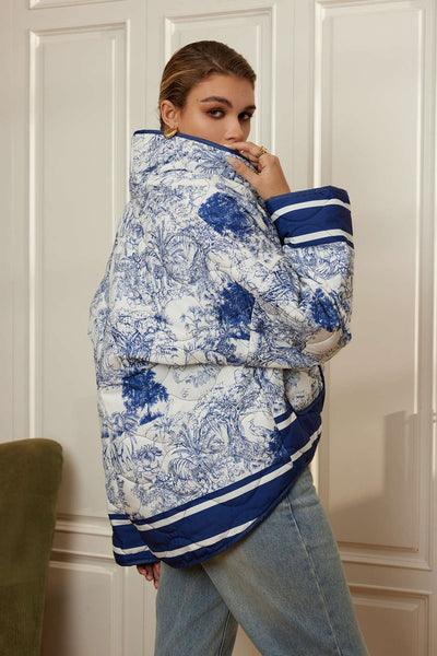 Flora | Geblümte Steppjacke mit blauem Print – Stilvoll und gemütlich