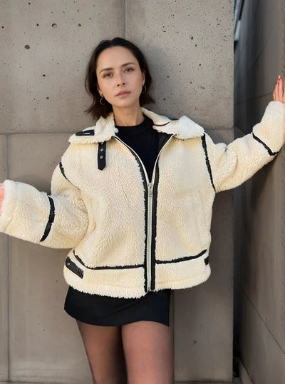 Dominique | Lässige Jacke mit Pelzkragen und Farbblockierung Zendoo.de
