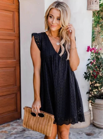 Sommerkleid mit Lochstickerei und V-Ausschnitt – Lockerer Schnitt