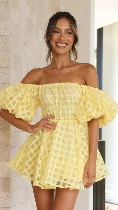 Carolyn | Gelbes Schulterfreies Minikleid mit Puffärmeln und transparentem Karomuster