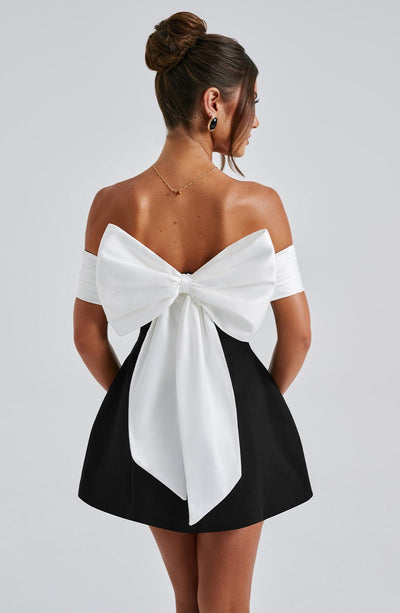 Delta | Schulterfreies Minikleid mit Kontrastierendem Oberteil
