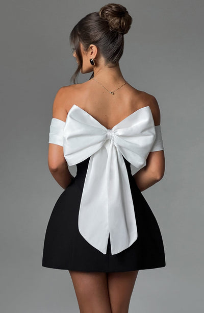 Delta | Schulterfreies Minikleid mit Kontrastierendem Oberteil