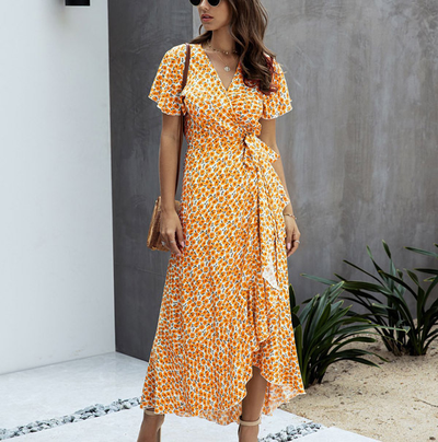 Geblümtes Wickelkleid mit V-Ausschnitt & Rüschen – Sommerlich & Elegant
