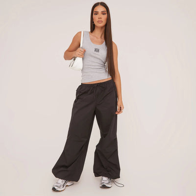 Lina | Geripptes Tanktop mit Stickerei