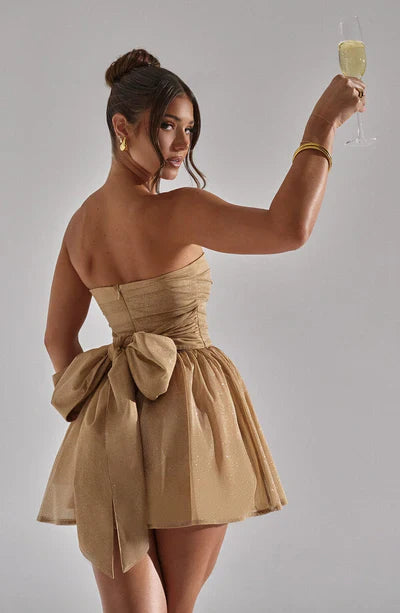 Katrina | Schulterfreies Minikleid mit Glitzerdetails und Ausgestelltem Rock