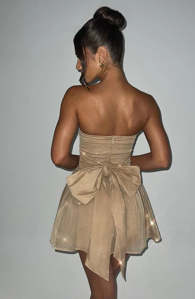 Katrina | Schulterfreies Minikleid mit Glitzerdetails und Ausgestelltem Rock