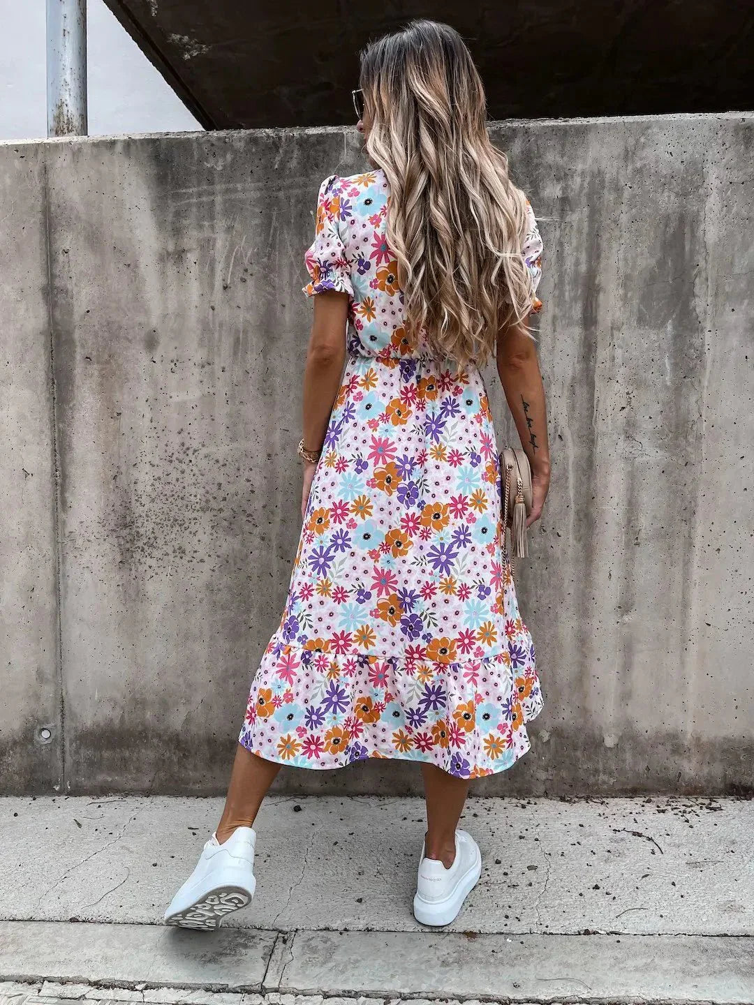 Geblümtes Sommerkleid mit Knopfleiste & Schlitz – Feminin & Bequem