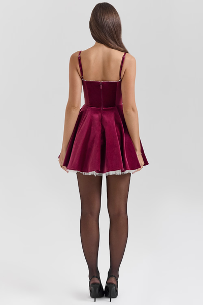 Eva | Samt-Minikleid mit Spaghettiträgern und Ausgestelltem Rock